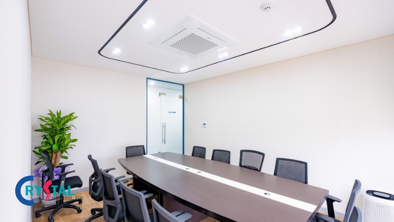 Không gian phòng họp kín đáo, đảm bảo riêng tư với nội thất đầy đủ