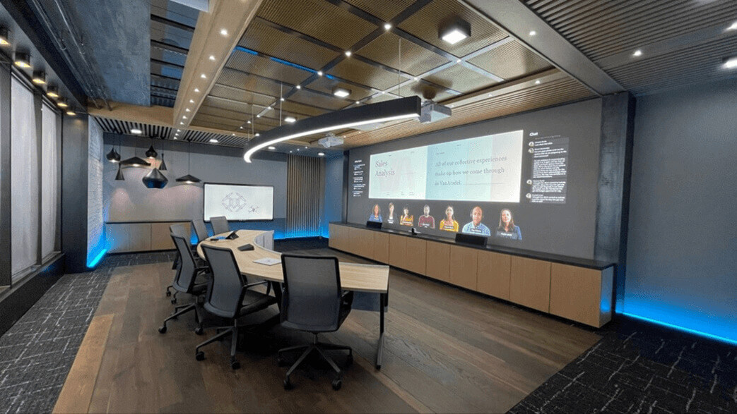 Văn phòng công nghệ tích hợp máy chiếu cho các buổi họp trực tuyến